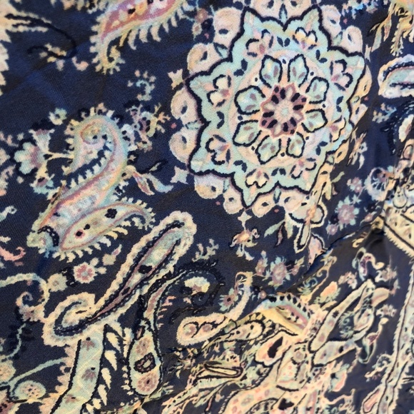 NWOT Maternity blue paisley lightweight blouse - Picture 4 of 6